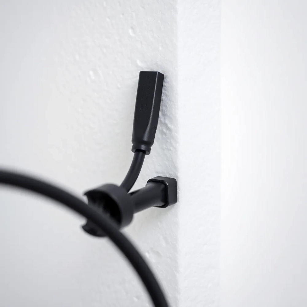 Jak przymocować kabel do styropianu