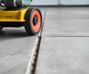 Bruzdownica do betonu pod ogrzewanie podłogowe