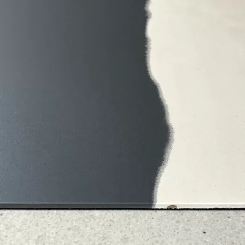 Czy gruntować hydroizolację przed płytkami