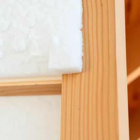 Czy styropian może dotykać drewna