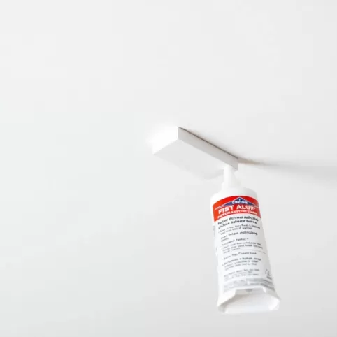 Czym kleić styropian do sufitu