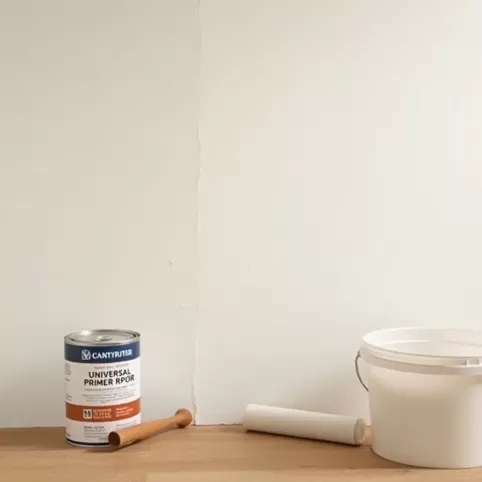 Czym zagruntować klej na styropianie