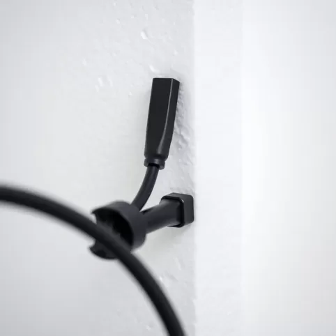 Jak przymocować kabel do styropianu