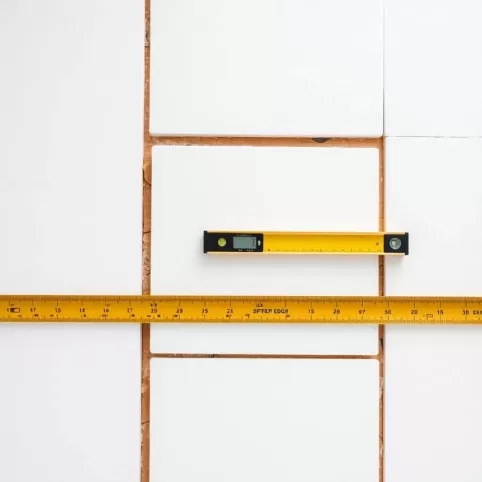 Jak wypoziomować styropian pod wylewkę