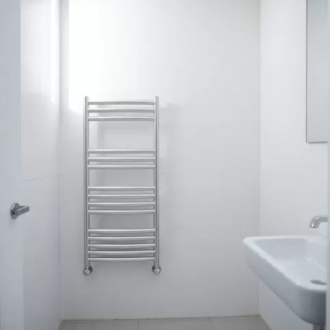 Jaka moc grzejnika do łazienki 4m2