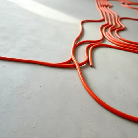 Krzywa podłoga ogrzewanie podłogowe