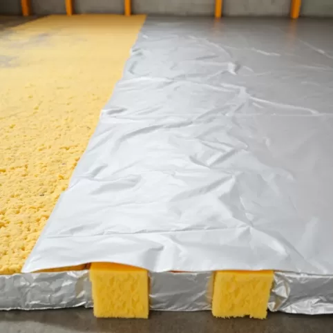 Układanie folii i styropianu pod wylewki cena