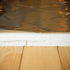 Czy dawać folię pod styropian na piętrze