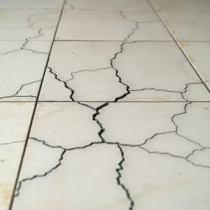 Dlaczego pękają płytki na ogrzewaniu podłogowym