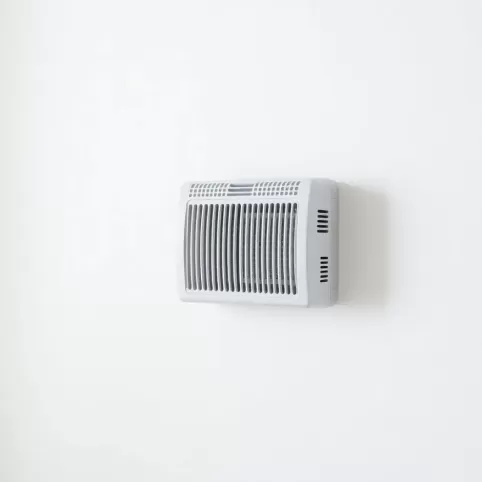 Mały grzejnik elektryczny na ścianę
